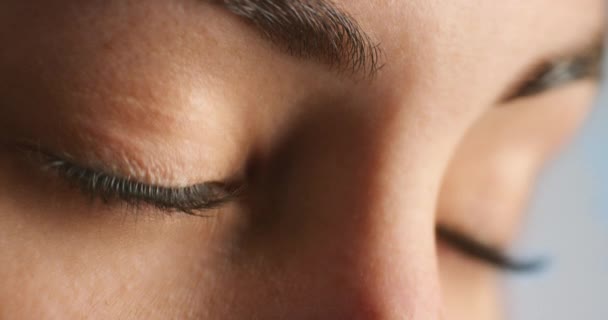 Enfoque Del Ojo Azul Zoom Facial Mujer Visión Los Ojos — Vídeo de stock