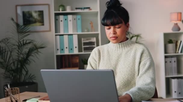 Büro Laptop Und Businessfrau Portrait Glücklich Für Karriere Digitalen Marketing — Stockvideo