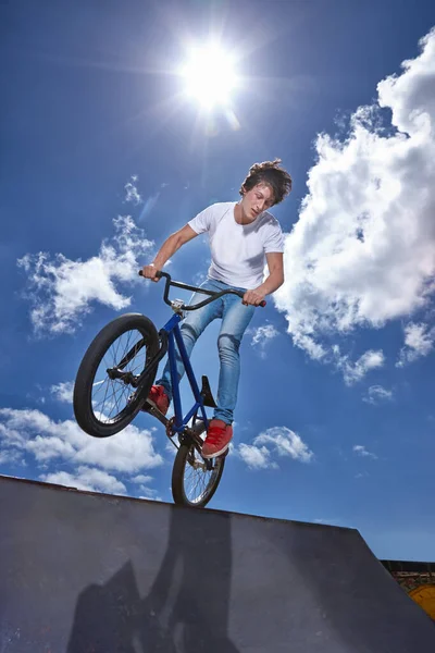 Practicing Games Teenage Boy Riding Bmx Skatepark — Stock Photo, Image