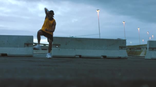 Danse Hip Hop Street Dancing Homme Dans Ville Coucher Soleil — Video