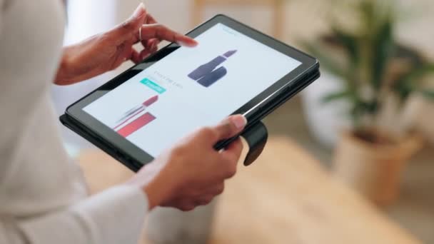 Manos Con Tableta Para Compras Línea Cosméticos Comercio Electrónico Belleza — Vídeo de stock