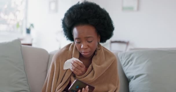 Άρρωστο Φτάρνισμα Και Τηλέφωνο Μαύρη Γυναίκα Που Χρησιμοποιεί Ιστό Στον — Αρχείο Βίντεο