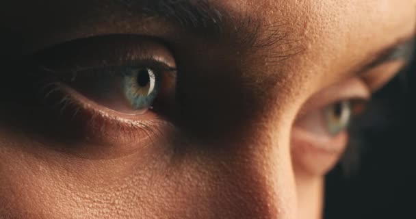 Skup Się Kobiecie Niebieskie Piękne Oczy Dobrym Zdrowym Widzeniem Wzrok — Wideo stockowe