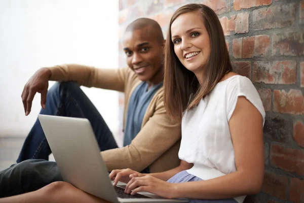 Kon Altijd Hem Rekenen Voor Goede Ideeën Twee Vrienden Zitten — Stockfoto