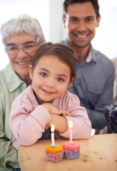 Oma Maakt Beste Cupcakes Portret Van Een Gelukkige Oma Die — Stockfoto