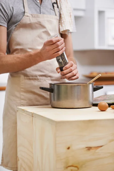 Preparar Uma Tempestade Cozinha Jovem Cozinhando Cozinha — Fotografia de Stock