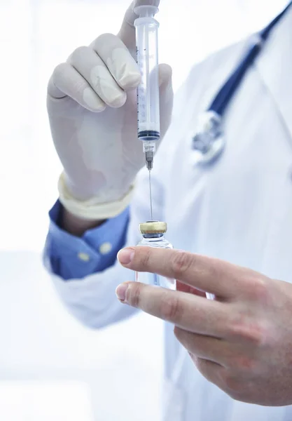 Vaccins Sauver Des Vies Quotidien Médecin Masculin Remplissant Une Seringue — Photo