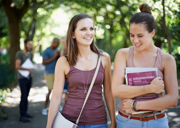 Solo Altro Giorno Campus Studenti Universitari Appendere Fuori Sul Campus — Foto Stock