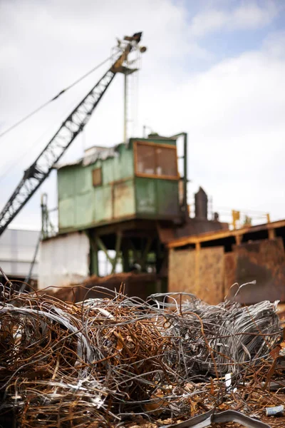 Prêt Pour Casse Une Grue Travail Dans Une Décharge — Photo