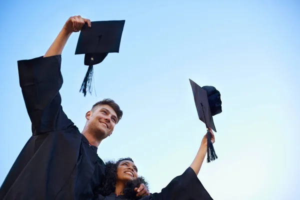 Maturitní Den Venkovní Záběr Studentů Slavících Den Promoce — Stock fotografie