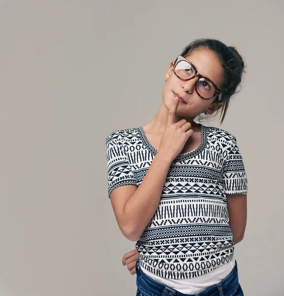 Kacamata Yang Sangat Menyenangkan Gambar Studio Seorang Gadis Muda Berkacamata — Stok Foto