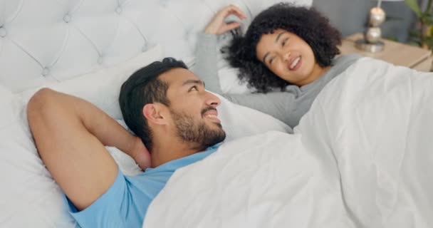 Relájese Amor Comunicación Pareja Cama Para Conversación Íntima Honesta Relación — Vídeos de Stock