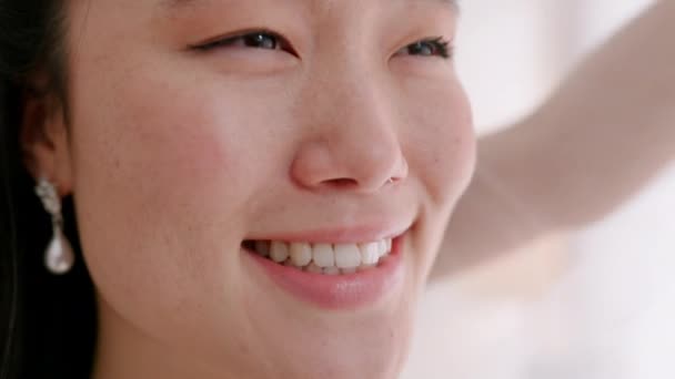 Ασιάτισσα Γυναίκα Νυφικό Πέπλο Χαρούμενη Σχέδιο Μπουτίκ Για Μόδα Ύφασμα — Αρχείο Βίντεο