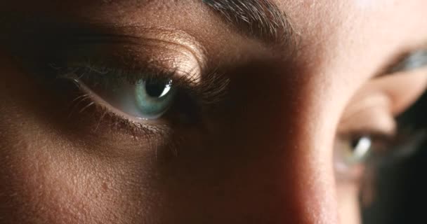 Kvinde Øjne Zoom Vision Fokus Blå Farve Kontaktlinse Menneskelige Syn – Stock-video
