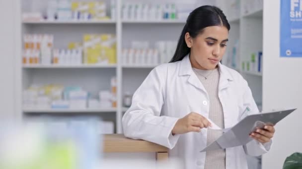 Планування Лікарів Розклад Аптек Жінка Яка Працює Над Таблетками Охорони — стокове відео