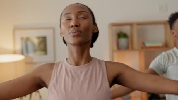 Fekete Pár Meditáció Zen Légzés Mentális Egészség Elme Képzés Vagy — Stock videók