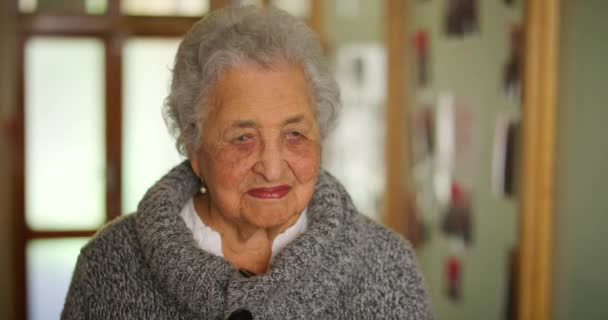 Zdravotní Péče Odchod Důchodu Starší Ženy Přemýšlející Smutnou Tváří Nostalgie — Stock video