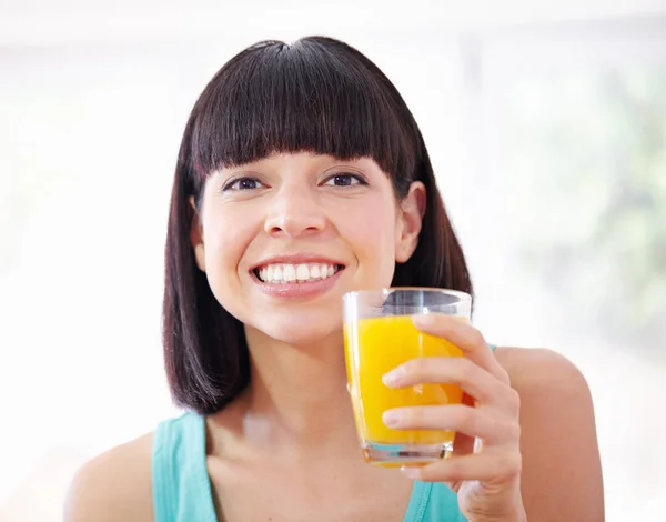 Entrar Dosis Diaria Vitamina Una Joven Bebiendo Jugo Naranja — Foto de Stock