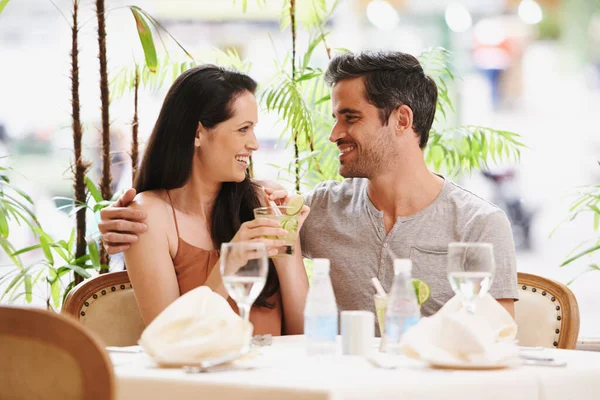 Significas Mucho Para Una Pareja Una Cita Romántica Restaurante Alta —  Fotos de Stock