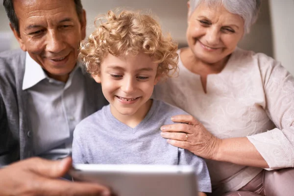 Wie Heeft Technische Ondersteuning Nodig Als Kleinkinderen Hebt Een Kleine — Stockfoto