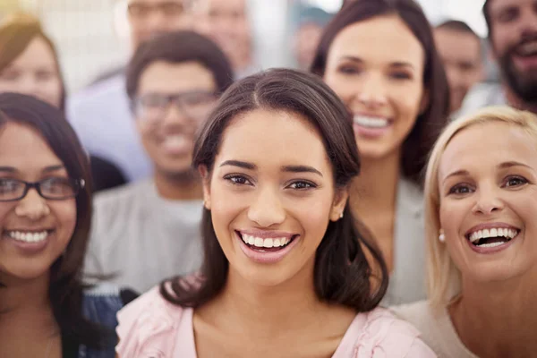 Encanta Ser Parte Este Equipo Retrato Recortado Grupo Diverso Empresarios — Foto de Stock