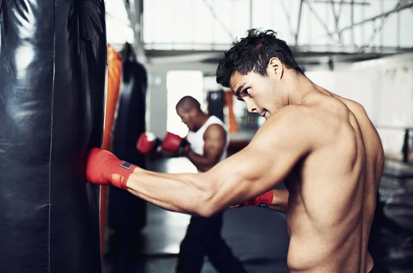 Widmet Sich Dem Boxsport Ein Junger Männlicher Boxer Der Auf — Stockfoto