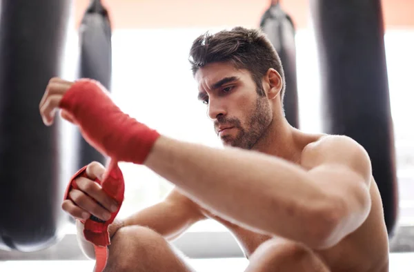 Kickboxing Vida Guapo Joven Kickboxer Gimnasio —  Fotos de Stock