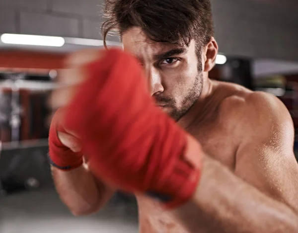 Kickboksen Zijn Leven Een Knappe Jonge Kickboxer Sportschool — Stockfoto