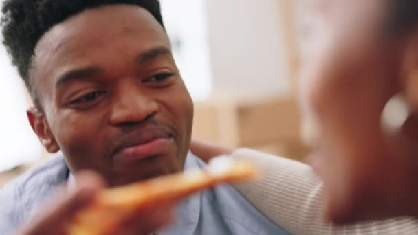 Pizza Comida Rápida Amor Con Una Pareja Negra Comiendo Vinculándose — Vídeos de Stock