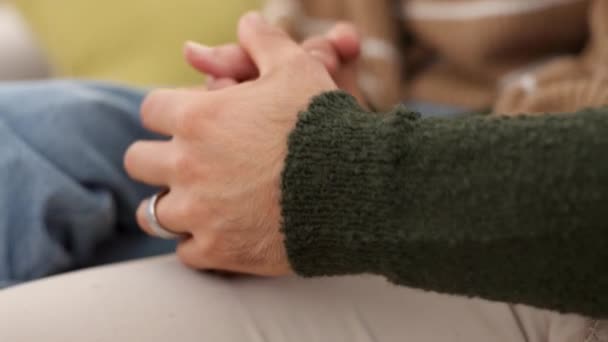 Unterstützung Liebe Und Fürsorge Paar Händchen Halten Für Depressionen Psychische — Stockvideo