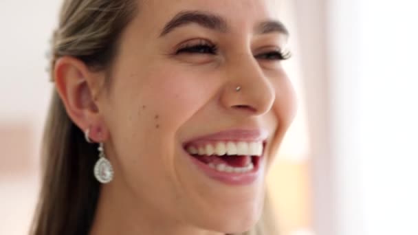 Πρόσωπο Χαμόγελο Βέρα Και Ευτυχισμένη Νύφη Φόρεμα Έτοιμο Για Πολυτελές — Αρχείο Βίντεο