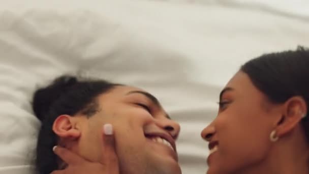 Para Miłość Życie Montażem Mężczyzny Kobiety Śmiejących Się Całujących Wiążących — Wideo stockowe