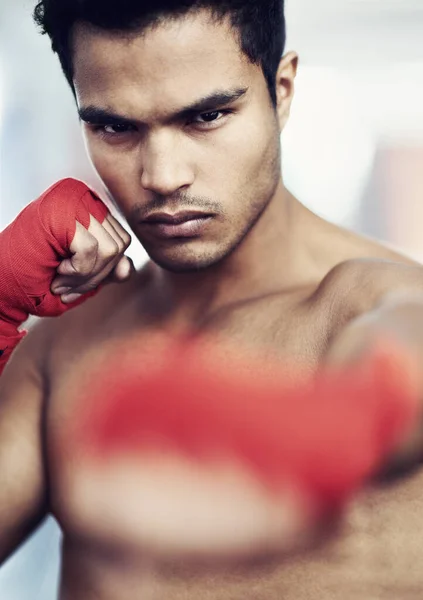 Está Dedicado Deporte Del Boxeo Joven Boxeador Masculino Entrenando —  Fotos de Stock