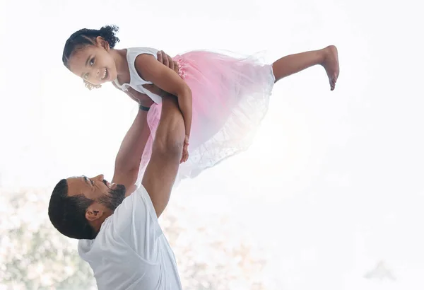 Família Pai Menina Balé Feliz Alegre Com Pais Segurando Para — Fotografia de Stock