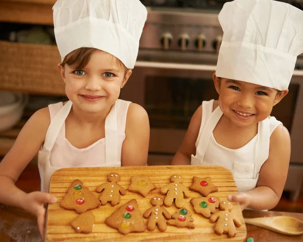 Baking Much Fun Portrait Two Little Girls Showing Cookies Baked — Stock Photo, Image
