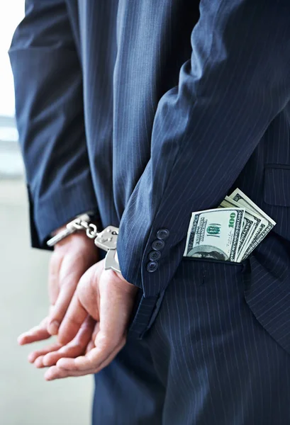 Pagará Por Sus Crímenes Hombre Negocios Esposado Con Dinero Bolsillo —  Fotos de Stock