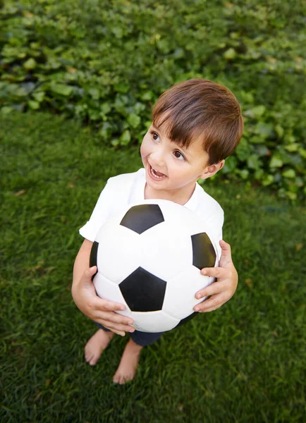 Futura Estrela Futebol Formação Menino Adorável Brincando Com Uma Bola — Fotografia de Stock