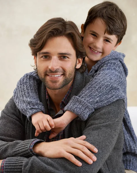 Eles Têm Uma Relação Muito Próxima Retrato Jovem Pai Filho — Fotografia de Stock