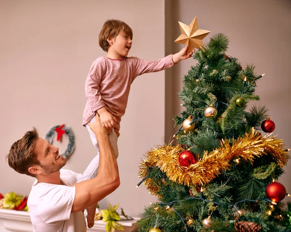 Its Family Tradition Father Lifting His Son Put Star Christmas — Stock Photo, Image