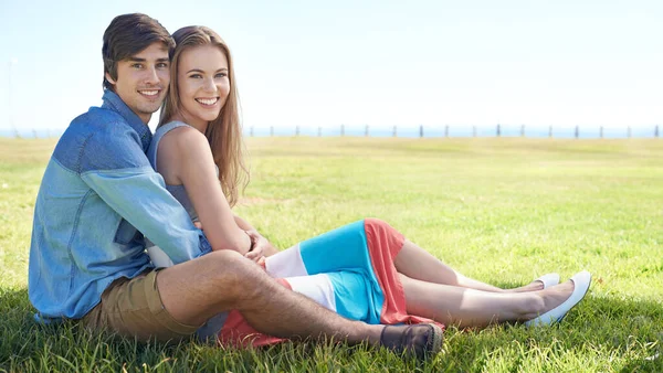 Ahhhhh Young Love Young Couple Enjoying Beautiful Day Together Outdoors — Stock Photo, Image