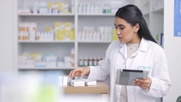 Farmacêutico Cuidados Saúde Medicina Com Uma Enfermeira Preenchendo Pedido Line — Vídeo de Stock