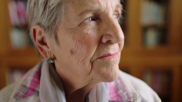 Donna Anziana Paziente Fronte Pensionamento Demenza Nonna Casa Cura Con — Video Stock