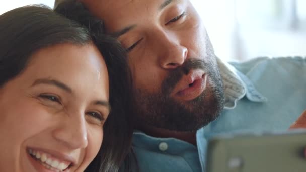 Internet Appel Vidéo Communication Téléphonique Couple Ensemble Saluent Parlent Maison — Video