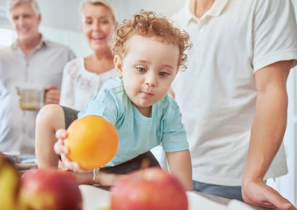Saúde Família Bebê Com Nutrição Laranja Para Uma Dieta Saudável — Fotografia de Stock