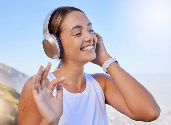 Transmisión Música Auriculares Fitness Radio Web Una Atleta Que Escucha — Foto de Stock