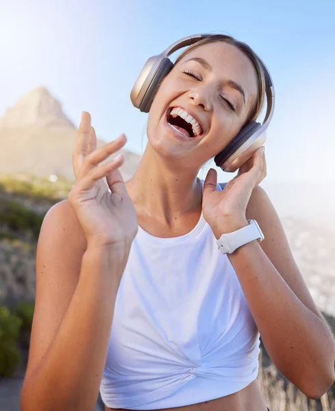 Fitness Auriculares Mujer Aire Libre Escuchando Música Para Podcast Bienestar — Foto de Stock