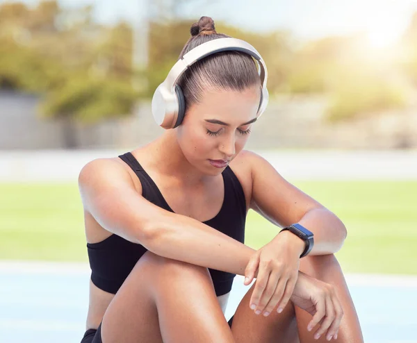 Sport Runner Woman Listening Music Break Training Exercise Fitness Workout — Stock Photo, Image