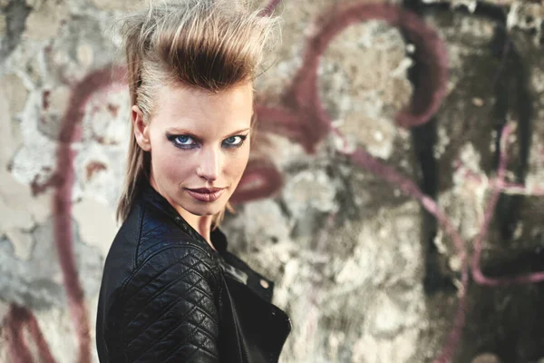 Rock Roll Cropped Portrait Edgy Young Woman Urban Setting — Stock Photo, Image