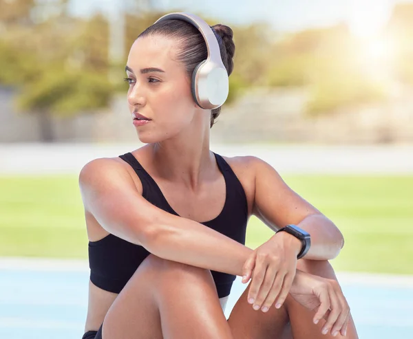 Music Fitness Relax Sports Woman Taking Break Her Workout Exercise — Stock Photo, Image