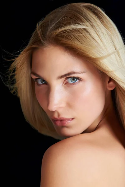 Beauty What Shes Known Blonde Woman Posing Front Black Background — Stock Photo, Image